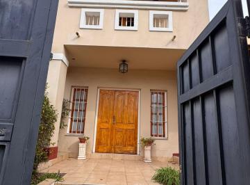 Casa · 150m² · 7 Ambientes · 2 Cocheras · Casa en Venta Barrio Cerros Colorados Juana Koslay