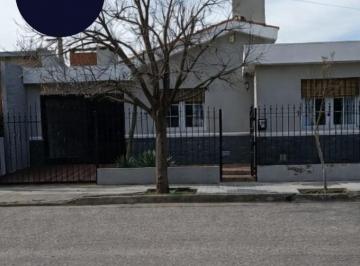 Casa · 132m² · 8 Ambientes · Casa en Venta en Barrio Las Violetas - Rio Tercero