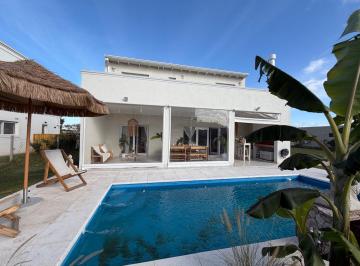 Casa · 160m² · 4 Ambientes · 3 Cocheras · Venta Casa 5 Ambientes en San Ramón Pilar del Este