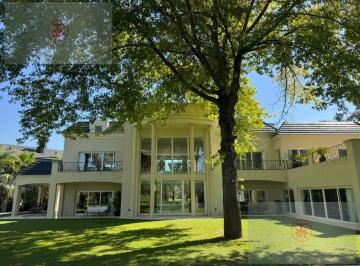 Casa · 700m² · 8 Ambientes · 8 Cocheras · Casa Venta Saint Thomas Este