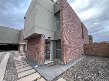 PH · 135m² · 5 Ambientes · PH en Alquiler, Confluencia Urbana Neuquén Capital