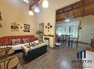 Casa · 166m² · 4 Ambientes · 2 Cocheras · Casa en Venta Muñiz 4 Ambientes Oportunidad!