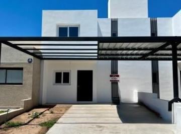 Casa · 108m² · 4 Ambientes · 2 Cocheras · Dúplex 3 Dorm. en Docta Av Etapa 4