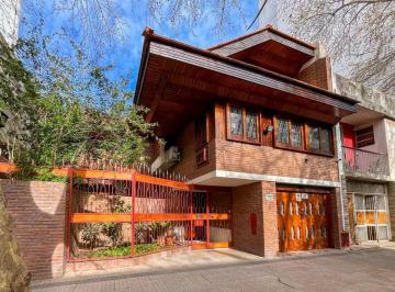 Casa · 300m² · 8 Ambientes · 2 Cocheras · Casa en Venta La Plata