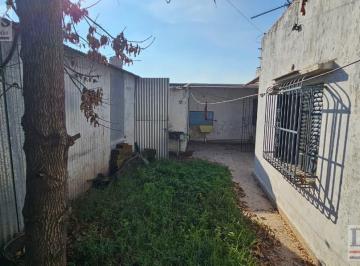Casa · 110m² · 3 Ambientes · 6 Cocheras · Casa con Galpón en Venta en Remedios de Escalada