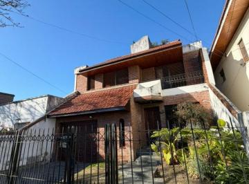 Casa de 6 ambientes, Almirante Brown · Amplio Chalet Apto Credito!