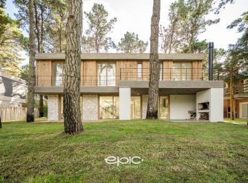 Casa · 227m² · 5 Ambientes · Venta Casa en Barrio Alamos I Pinamar
