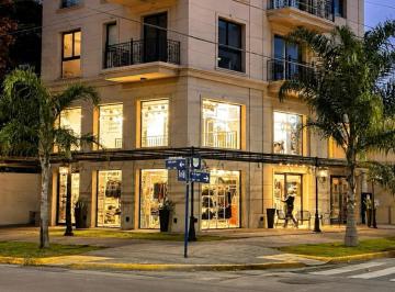 Local comercial · 108m² · 1 Cochera · Local Espectacular en Ituzaingó Norte