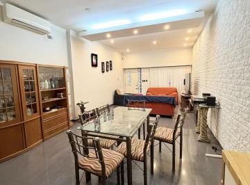 PH · 180m² · 4 Ambientes · 1 Cochera · PH Al Frente con Entrada Independiente, Garage, Quincho y Terraza Propia