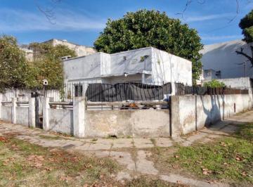 Casa de 3 ambientes, Lanús · Casa en Esquina - Remedios de Escalada