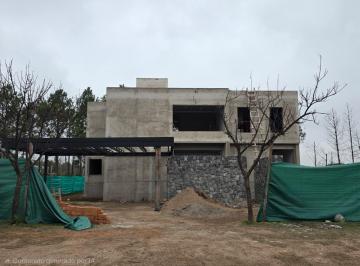 Casa · 354m² · 6 Ambientes · Casa en Chacras de La Villa a Estrenar 3 Dorm.!