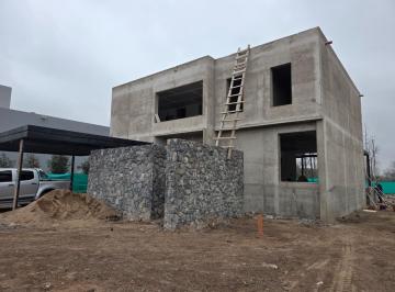Casa · 354m² · 6 Ambientes · Casa en Chacras de La Villa a Estrenar 3 Dorm.!