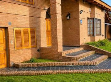 Casa de 6 ambientes, Córdoba · Casa en Venta Urca de Categoría - Pileta + Departamento Independiente - Terreno: 996 m - Acepta Men