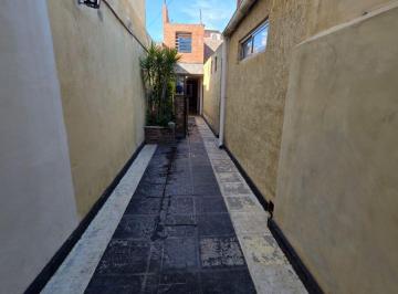 Casa de 8 ambientes, Ciudad de Santa Fe · Casa en Güemes 7300 - 7 Dorm, 2 Pisos, Cocina - Comedor, Patio Seco.