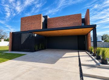 Casa · 180m² · 6 Ambientes · 2 Cocheras · Casa a La Venta en Distrito Sur - M²8 - L30 - Terreno 360 m - Cubiertos 180 m