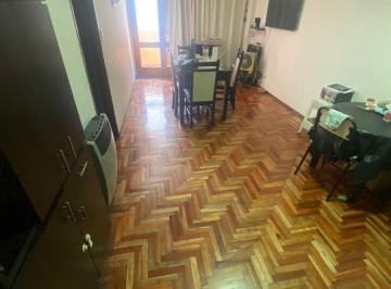 Departamento de 1 ambiente, Córdoba · Oportunidad Depto 2 Dorm., con Balcon, a La Calle, Pisos de Parquet Impecable, Cocina Separada