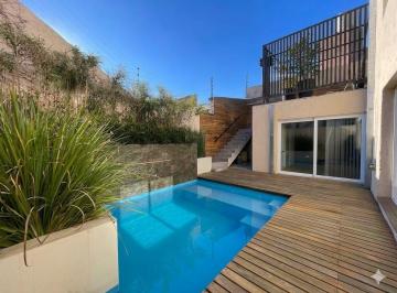 Casa · 150m² · 3 Ambientes · 1 Cochera · ¡Alquiler! Dúplex en Urca - 3 Dorm. ¡Con Pileta!