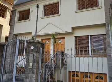 Casa de 4 ambientes, Lomas de Zamora · Dúplex de Categoría en Alquiler – Banfield Este