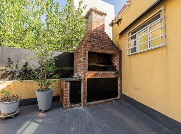 Casa · 211m² · 6 Ambientes · 1 Cochera · Casa en Floresta