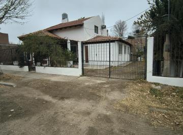Casa · 118m² · 6 Ambientes · 2 Cocheras · Venta de Casa en Barrio Viñas del Rio de Plottier