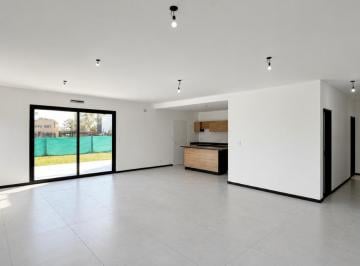 Casa · 145m² · 4 Ambientes · Casa en Venta en Barrio Privado Santa Sofia, Pilar del Este.