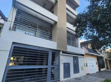 Departamento de 2 ambientes, Lomas de Zamora · Dos Ambientes con Balcón y Cochera en Banfield