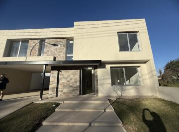 Casa · 212m² · 4 Ambientes · 2 Cocheras · Venta Casa de Categoria 3 Dorm, 3 Baños, 2 Cocheras, Asador. Tejas del Sur