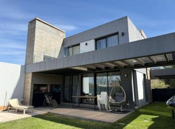 Casa · 165m² · 3 Ambientes · 2 Cocheras · Venta Casa Barrio Ciro de Vieytes Maipu