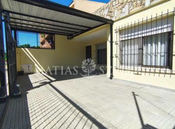 Casa · 243m² · 6 Ambientes · 2 Cocheras · Venta de Casa 6 Ambientes en San Antonio de Padua, Merlo