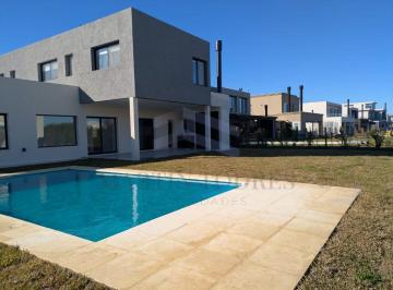 Casa de 7 ambientes, Escobar · Casa en Venta en Riberas con Pileta | Puertos del Lago