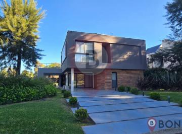 Casa · 300m² · 4 Ambientes · 6 Cocheras · Casa en Saint Thomas Este - Oeste, Canning, Pcia de Buenos Aires