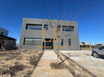 Casa · 328m² · 6 Ambientes · 5 Cocheras · Venta Casa