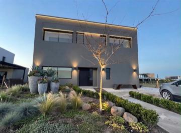 Casa · 330m² · 6 Ambientes · 5 Cocheras · Venta Casa Riberas Puertos del Lago