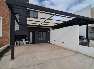 PH · 120m² · 5 Ambientes · Docta Duplex 3 Dorm. - Zona con Servicios