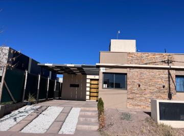 Casa de 4 ambientes, Maipú · Casa en Venta – B° Privado Pinar V