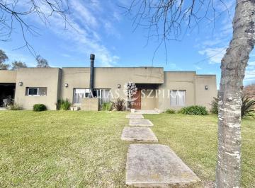 Casa · 200m² · 5 Ambientes · 2 Cocheras · Casa en Alquiler La Cesarina