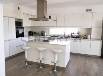 Casa · 288m² · 6 Ambientes · Alquiler Haras Santa Maria Barrio El Molino Sur