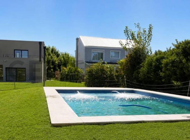 Casa · 288m² · 6 Ambientes
