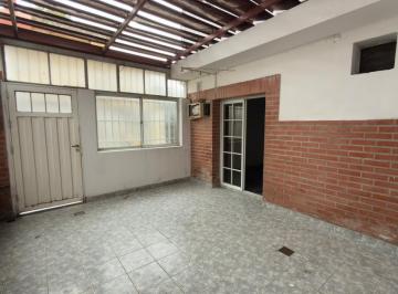 Casa · 47m² · 2 Ambientes · Oportunidad. Depto de Pasillo.