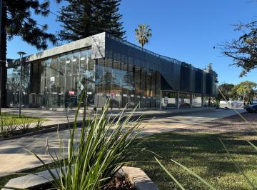Oficina comercial · 30m² · 1 Cochera · Oficina Alquiler Plaza Aconquija