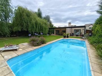Casa · 120m² · 5 Ambientes · 2 Cocheras · Casa en San Agustin