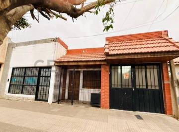 Casa · 94m² · 4 Ambientes · 2 Cocheras · Casa en Venta en Ensenada.