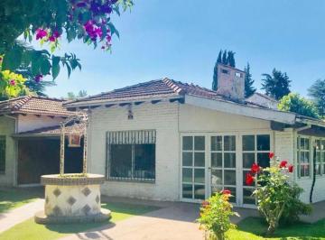 Casa · 200m² · 4 Ambientes · 1 Cochera · Casa en Venta en La Union