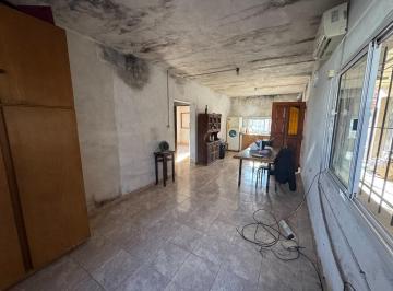Casa · 80m² · 3 Ambientes · 2 Cocheras · Amplia Casa Dos Dorm. con Patio en Venta Baigorria