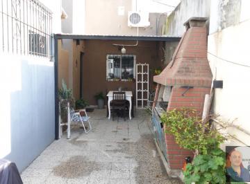 PH · 71m² · 4 Ambientes · 1 Cochera · PH 2 Dorm. Remodelado a Una Cuadra de Frías