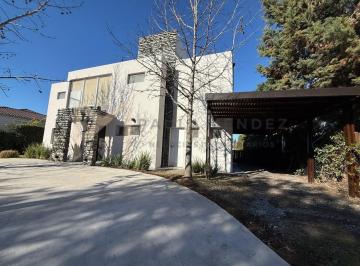 Casa · 250m² · 6 Ambientes · 1 Cochera · Casa en Venta en San Marco, Villanueva, Tigre