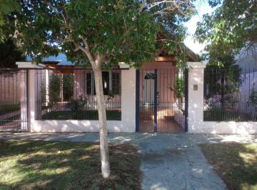 Casa de 4 ambientes, Neuquén · Casa en Alquiler. Rio Senguer 982, Neuquén Capital.