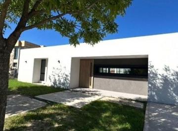 Casa · 131m² · 4 Ambientes · 1 Cochera · Casa en Venta en San Sebastian, Escobar, G. B. a. Zona Norte