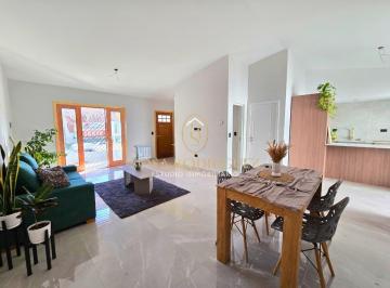 PH · 110m² · 3 Ambientes · 1 Cochera · PH en La Perla