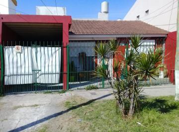 Casa de 3 ambientes, Lomas de Zamora · Casa Al Frente con 2 Dorm. en Temperley